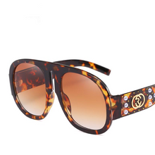 Load image into Gallery viewer, Big Frame Pearl Rivet Sunglasses Women