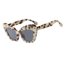 Load image into Gallery viewer, Retro 90s Large Tortoiseshell Cat Eye Sunglasses Women