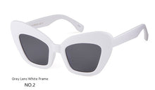 Load image into Gallery viewer, Retro 90s Large Tortoiseshell Cat Eye Sunglasses Women